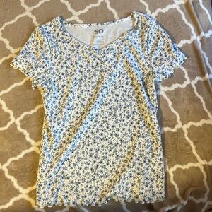 Juniors cinched v neck shirt with blue flowers
